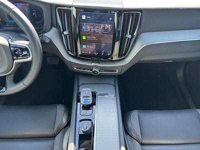 Volvo XC60 T6 Black Edition / Hybride (2024) - Photo 11