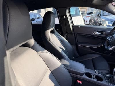 Mercedes A 180 d AMG line (2016) - Photo 12