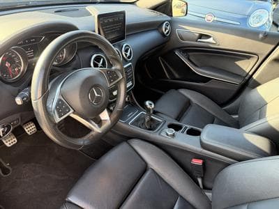 Mercedes A 180 d AMG line (2016) - Photo 13