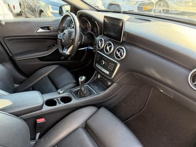 Mercedes A 180 d AMG line (2016) - Photo 3