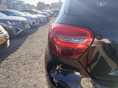 Mercedes A 180 d AMG line (2016) - Photo 9