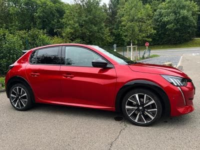 Peugeot 208 GT (2020) - Photo 1