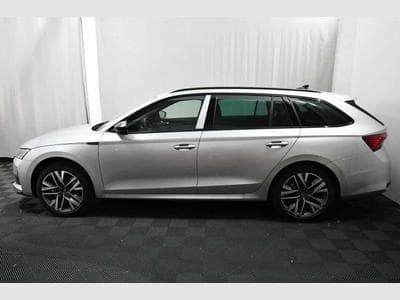 Skoda Octavia Octavia Combi 2.0 TDI DSG Sportline - AHK, Pano, (2025) - Foto 2
