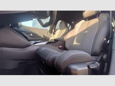 Peugeot 208 GT Mild-Hybrid 100 (2024) - Photo 7