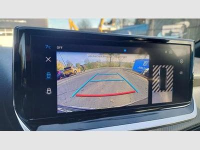 Peugeot 208 GT Mild-Hybrid 100 (2024) - Photo 8