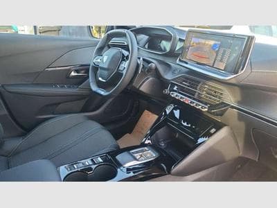 Peugeot 208 GT Mild-Hybrid 100 (2024) - Photo 9