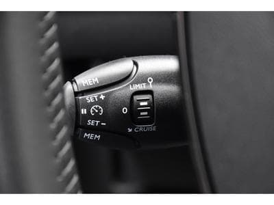 Peugeot 2008 1.2 PureTech Style REGUL SMARTPHONE LANE PDC 1° MAIN (2025) - Foto 15