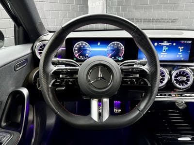 Mercedes A 200 AMG EDITION 163 CV * CAMÉRA *MULTIBEAM* CUIR/ALCANTARA* (2024) - Photo 12