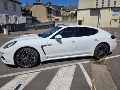 Porsche Panamera 4 e-hybride. En suspens (2015) - Photo 1