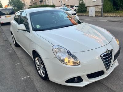 Alfa-Romeo Giulietta 1,6 jtd (2013) - Foto 1