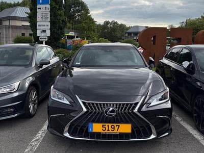 Lexus ES 300h Executive Line (2023) - Photo 1