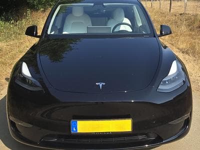 Tesla Model Y (2023) - Photo 1