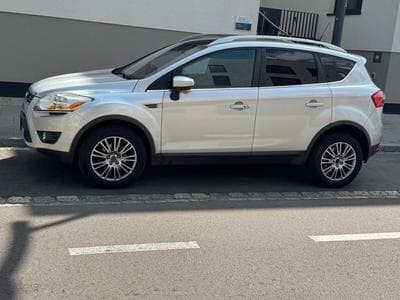 Ford Kuga (2010) - Photo 1