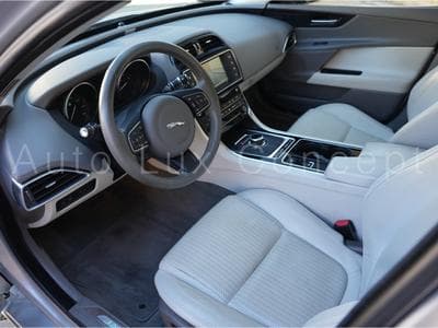 Jaguar XE Portfolio 20t (2016) - Photo 5