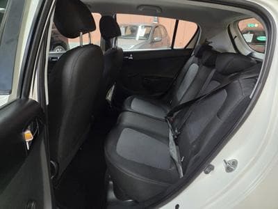 Hyundai i20 ESSENCE (2013) - Photo 12