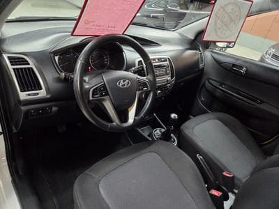 Hyundai i20 ESSENCE (2013) - Photo 4
