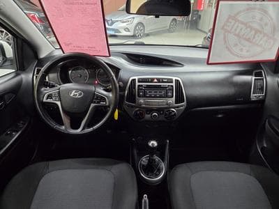 Hyundai i20 ESSENCE (2013) - Photo 6