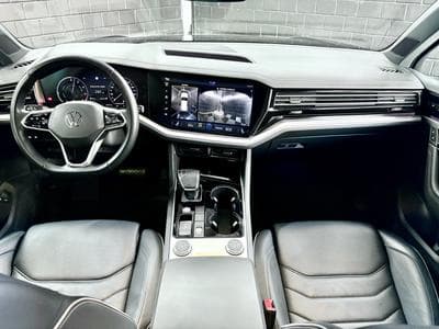 VW Touareg 3.0 TSi V6 PHEV 4MOTION Elegance 381 CV  * Attelage * (2022) - Photo 11