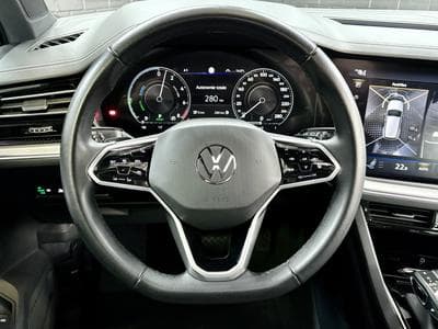 VW Touareg 3.0 TSi V6 PHEV 4MOTION Elegance 381 CV  * Attelage * (2022) - Photo 12