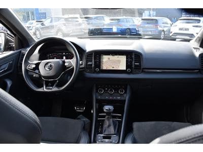 Skoda Karoq 1.5 TSI Sportline DSG PANO ACC TRAVEL CANTON ATT RMQ 1° MAIN (2021) - Foto 10