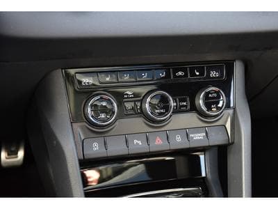 Skoda Karoq 1.5 TSI Sportline DSG PANO ACC TRAVEL CANTON ATT RMQ 1° MAIN (2021) - Foto 15