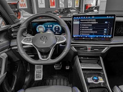 VW Tiguan Tiguan 2.0 TDI/DSG/4Motion R-Line/ AHK/Pano/360°/Leder/VOLL (2026) - Photo 2