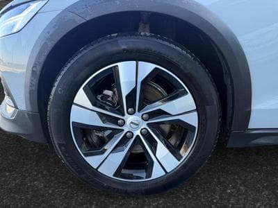 Volvo V60 B4 Plus Dark / Diesel (2024) - Photo 14