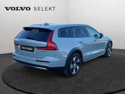 Volvo V60 B4 Plus Dark / Diesel (2024) - Photo 2