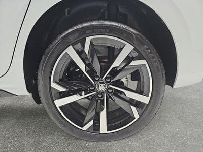 Skoda Kamiq 1.5 TSi 150 DSG Monte Carlo (2025) - Photo 6