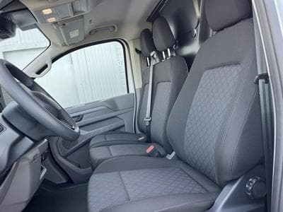 VW T7 BEV 100 kW RWD KR (2026) - Photo 7