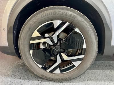 Peugeot 2008 2008 1.2 101cv ALLURE  Navi/camera/Jalu 17 (2024) - Photo 3