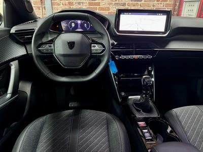 Peugeot 2008 2008 1.2 101cv ALLURE  Navi/camera/Jalu 17 (2024) - Photo 4