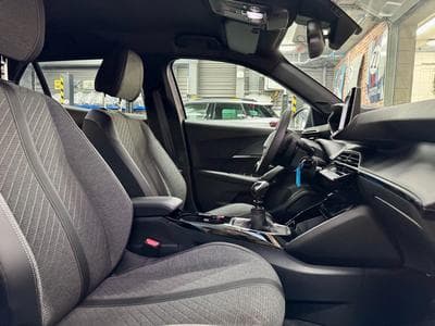Peugeot 2008 2008 1.2 101cv ALLURE  Navi/camera/Jalu 17 (2024) - Photo 8