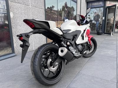 Yamaha YZF-R3 70 TH (2026) - Foto 2