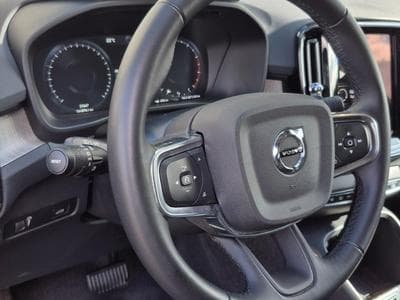 Volvo XC40 VOLVO XC40 T2 automatic Essence Plus Dar (2022) - Foto 1