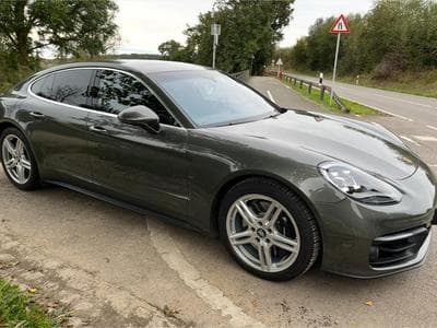 Porsche Panamera 4S 324kW / 440PS Aventurinegreenmetallic (2023) - Photo 1