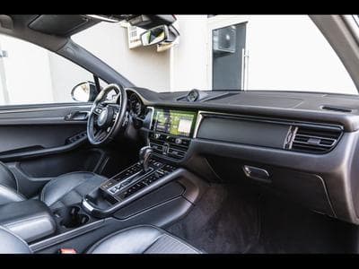 Porsche Macan III T PDK (2023) - Photo 13