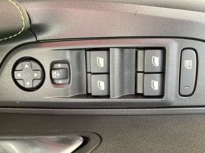 Peugeot 2008 1.2 Hybrid 145 E-DSC6 GT (2025) - Photo 11