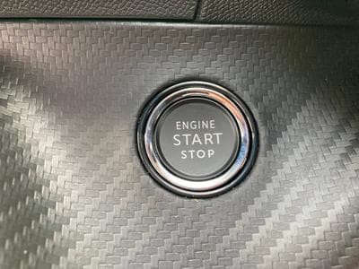 Peugeot 2008 1.2 Hybrid 145 E-DSC6 GT (2025) - Photo 13