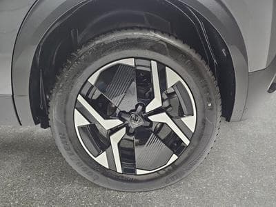 Peugeot 2008 1.2 Hybrid 145 E-DSC6 GT (2025) - Foto 6