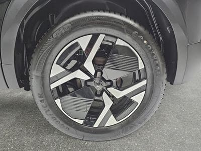 Peugeot 2008 1.2 Hybrid 145 E-DSC6 GT (2025) - Photo 6