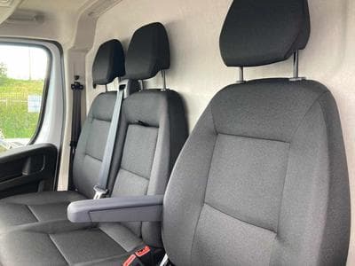 Peugeot Boxer 2.2 BlueHDI 180 EAT8 L4H2 (2026) - Photo 9