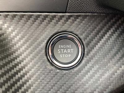 Peugeot 208 1.2 PureTech Hýbrid 110 E-DSC6 Allure (2025) - Foto 11