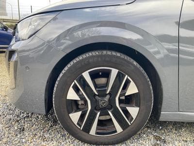 Peugeot 208 1.2 PureTech Hýbrid 110 E-DSC6 Allure (2025) - Foto 5