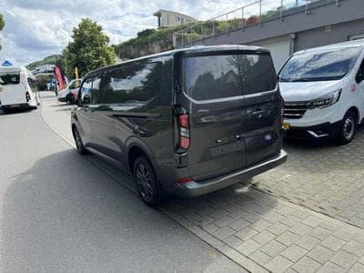 Ford Transit 2.0 ECOBLUE 170 BVA L2H1 Limitited (2025) - Foto 6