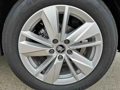 Skoda Karoq 1.5 TSi 150 DSG SELECTION (2025) - Foto 4