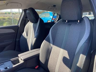 Peugeot 308 1.5 BlueHDI 130 EAT8 ALLURE (2025) - Foto 7