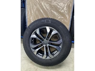 Jantes alu + Pneus h 17" 235/65 R17 104H (2026) - Photo 1