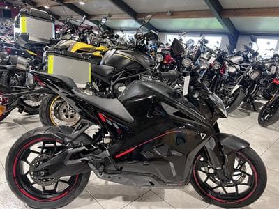 Ultraviolette F77 SuperStreet Cosmic Black (2026) - Photo 1