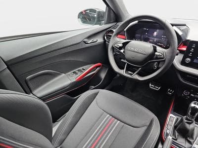 Skoda Fabia 1.0 TSi 116 DSG Monte Carlo (2025) - Foto 8